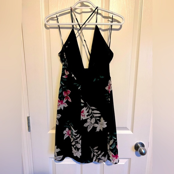 Flowy Summer Dress with Open Back - Medium - Picture 3 of 3